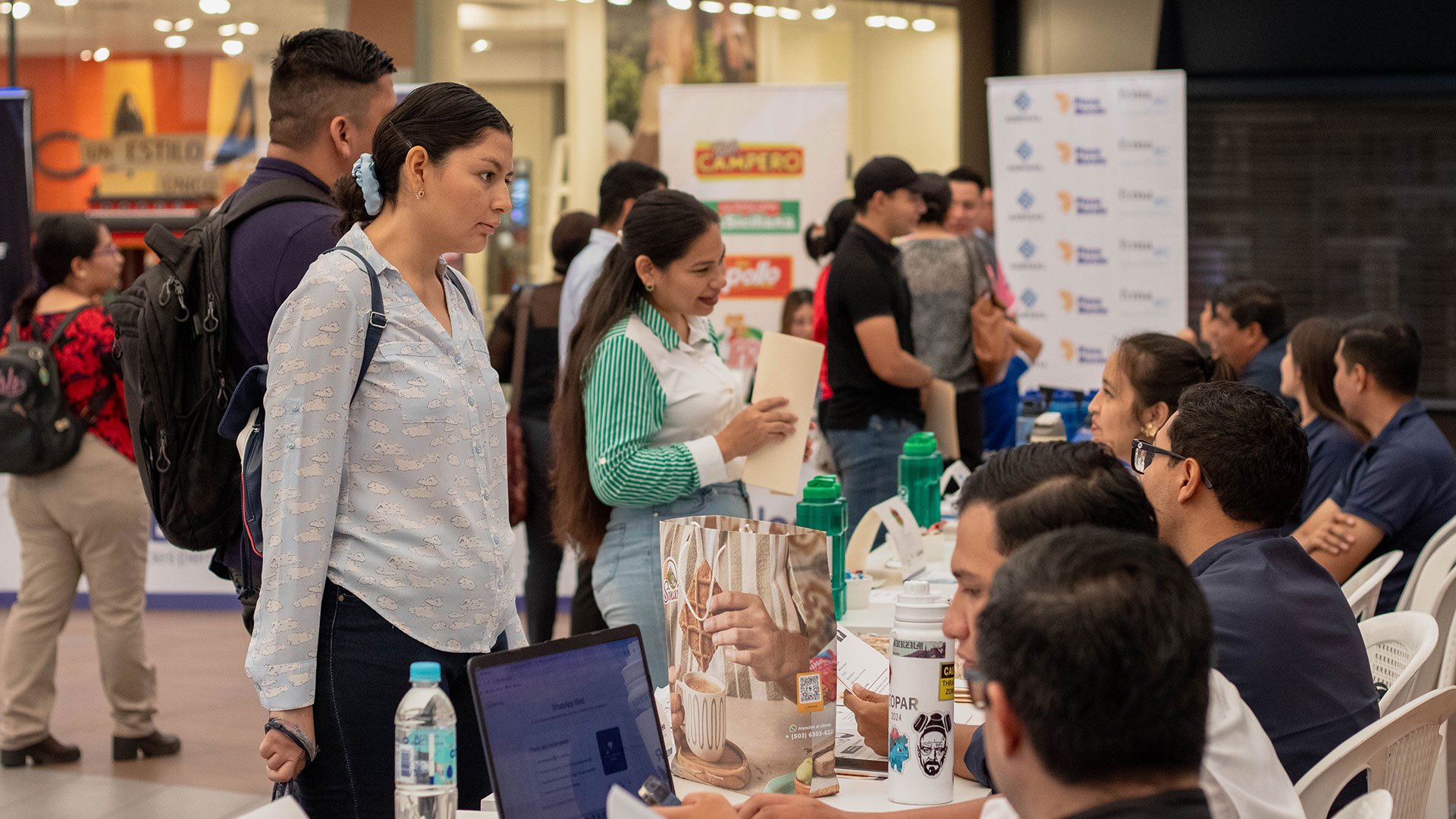 Feria de empleo plaza mundo soyapango