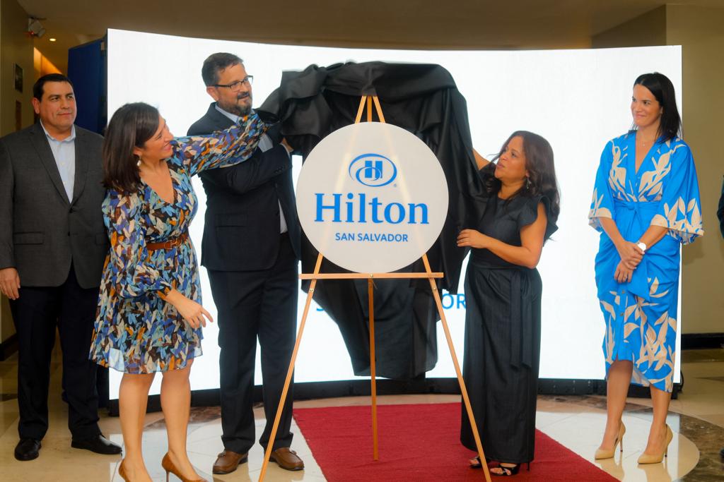 Develación alianza Hilton y Agrisal